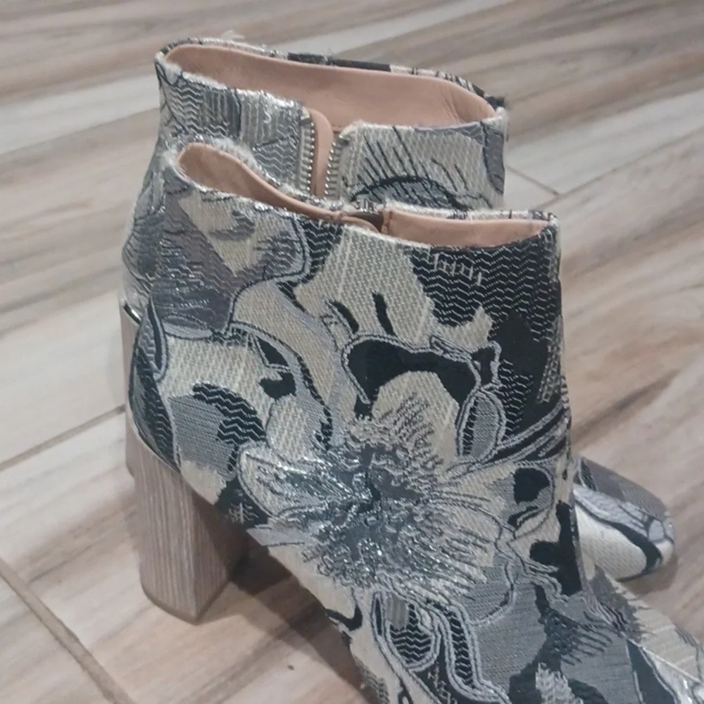 Pour La Victoire Rickie Embellished Heeled Bootie - Picture 5 of 5